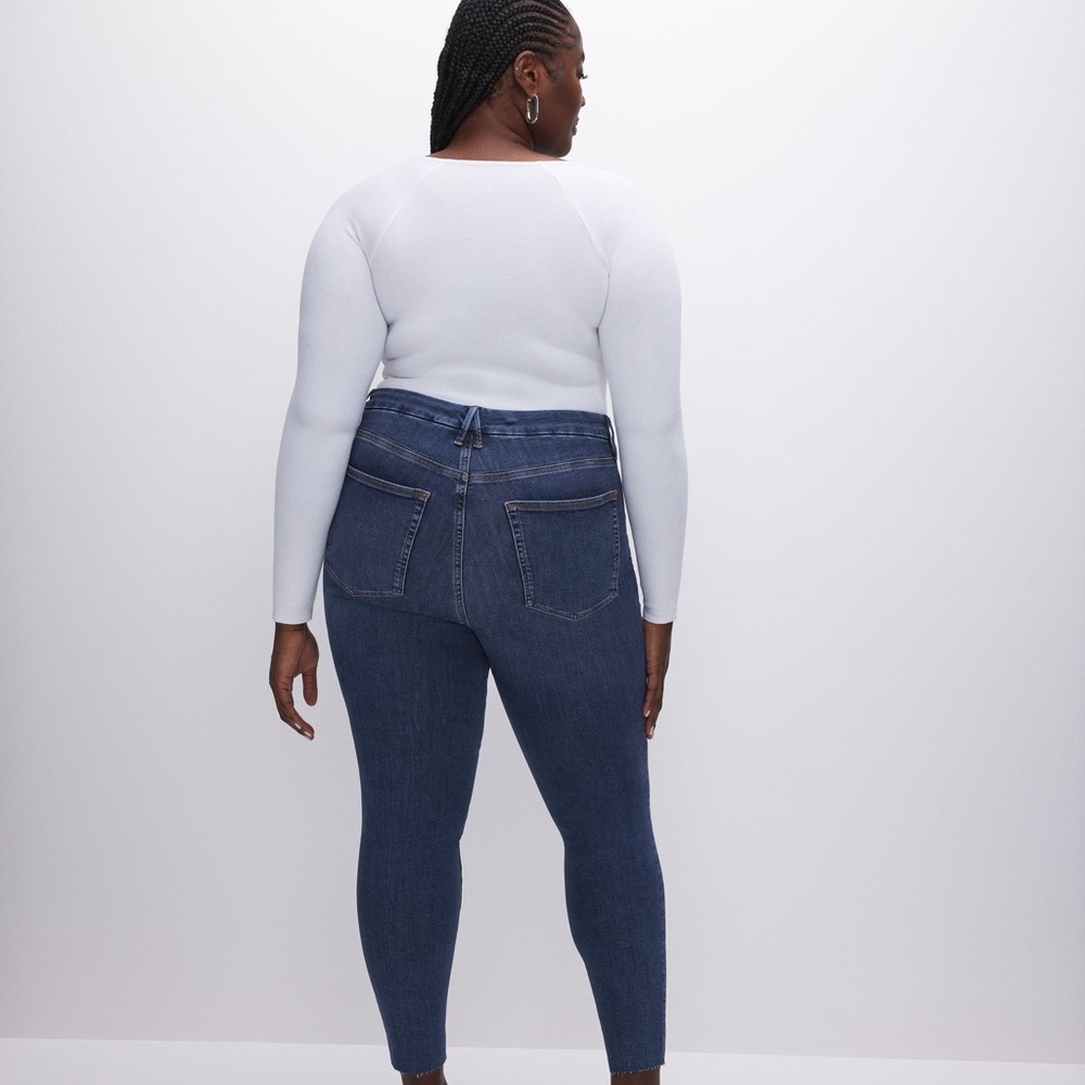 Good American Good Waist Crop 16 - Picture 5 of 16